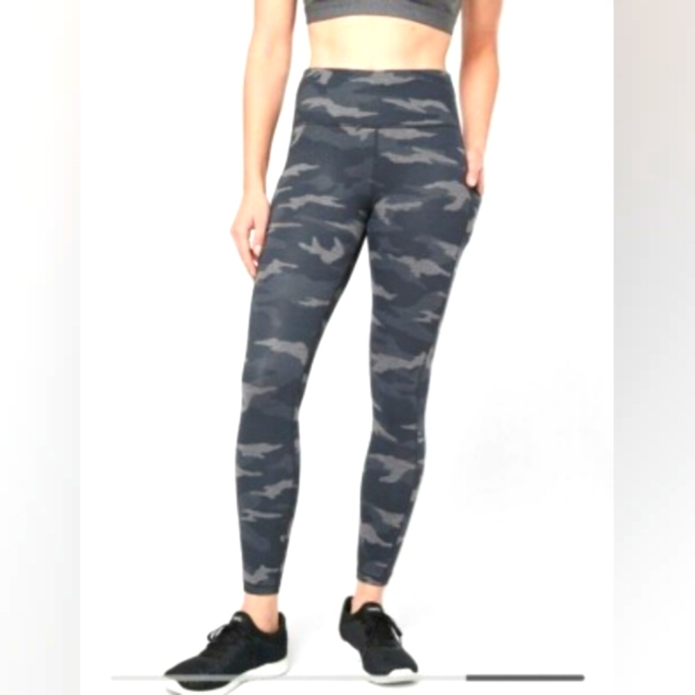 Athleta Ultimate Camo 7/8 Tight in Black Gray  Womens M Active Athletic Yoga